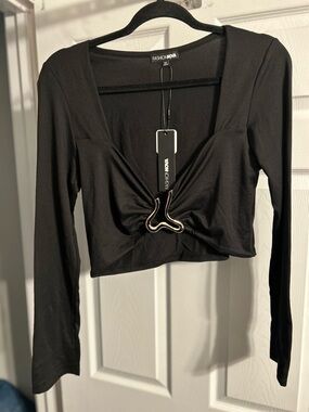 Fashion Nova Black Long Sleeve Twist-Front Crop Top with Gold Accent